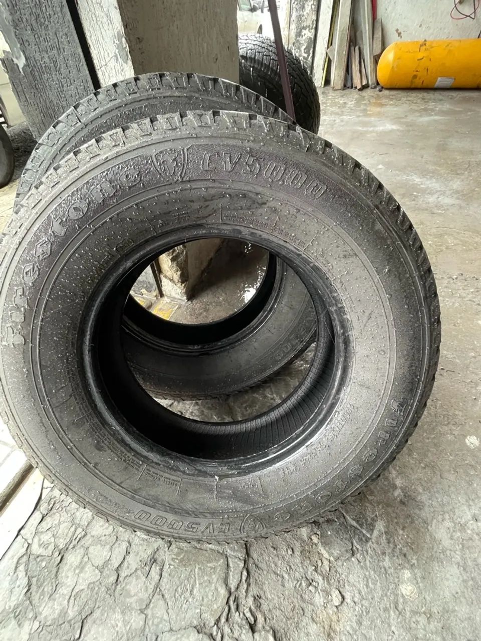 2 Pneus Firestone caminhão  - Foto 4