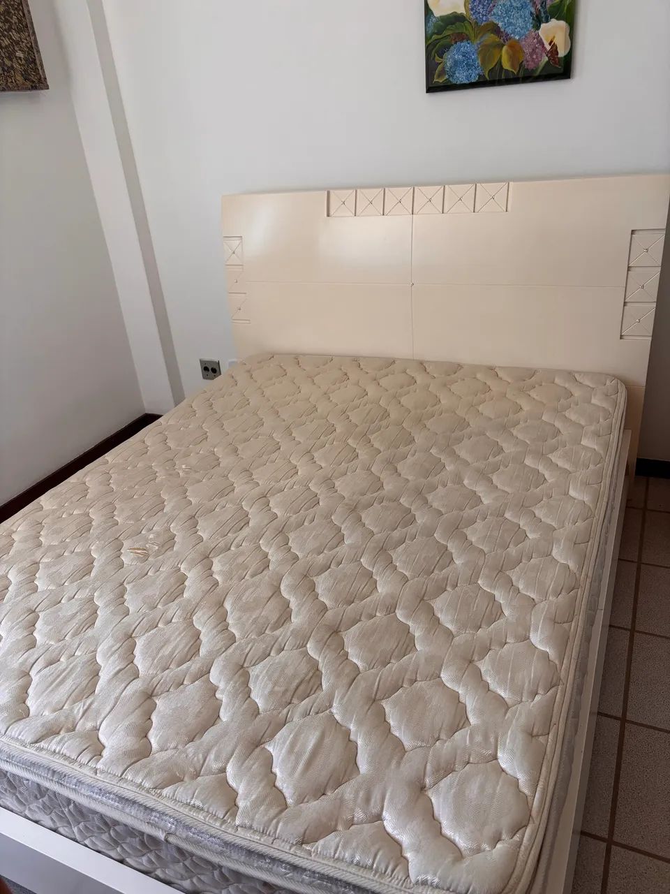 Cama Queen  madeira com colchão Castor - Foto 4