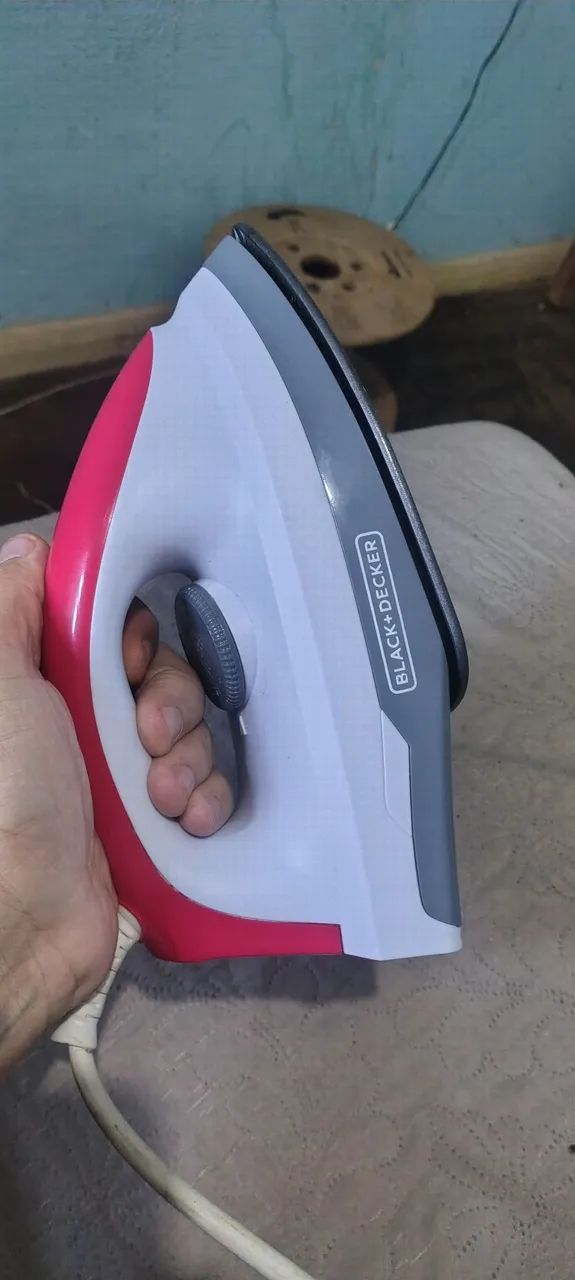 Ferro De Passar Roupa Black+Decker - Foto 2