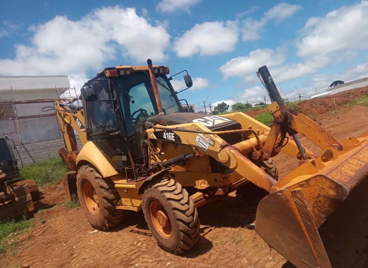 Vende-se Retro Escavadeira  Caterpillar 416E Gabinada 4x4 2014 - Foto 4
