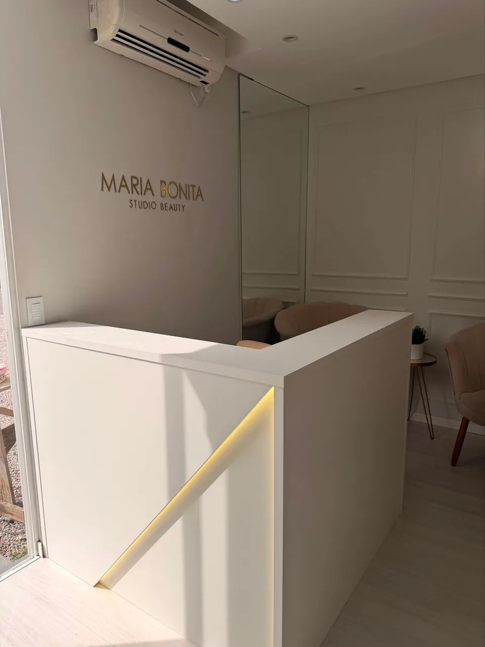 Balcão caixa comércio com LED