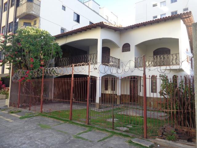 Casa c/ 5 quartos sendo 2 suítes , Churrasqueira e 3 vagas de garagem