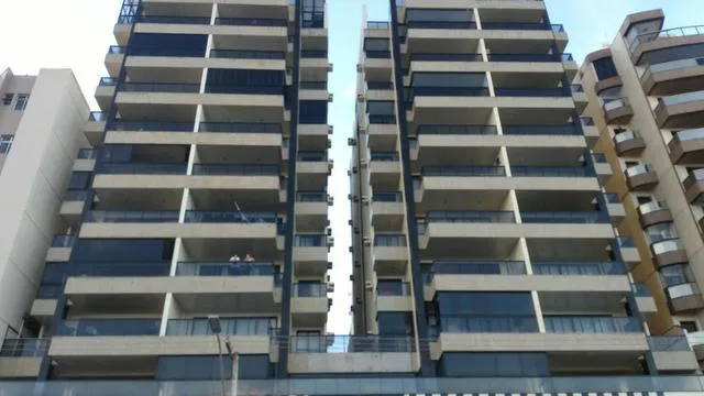 Apt 2 quartos com suite e 2 vagas garagem , no Prédio do shopping Praia Center