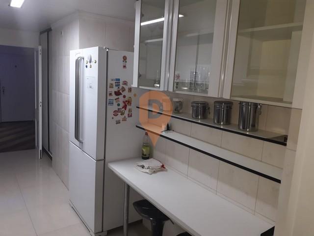 Apartamento com 134m2 privativa no centro de Curitiba 03 dorimitórios sendo uma suite - Foto 4