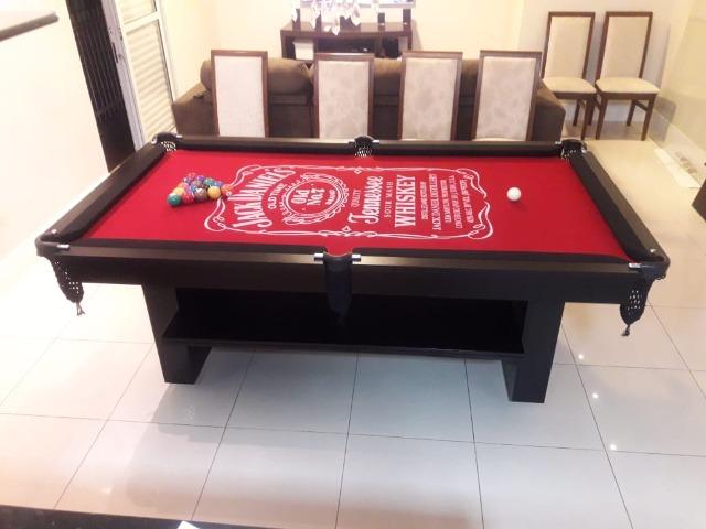 Mesa Encanto Janta | Mesa Preta | Tecido Vermelho | Jack Daniels | Modelo: DFPX7507