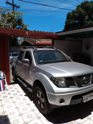 Nissan Frontier SE cab dupla, 4x4 diesel, câmbio manual. Oportunidade
