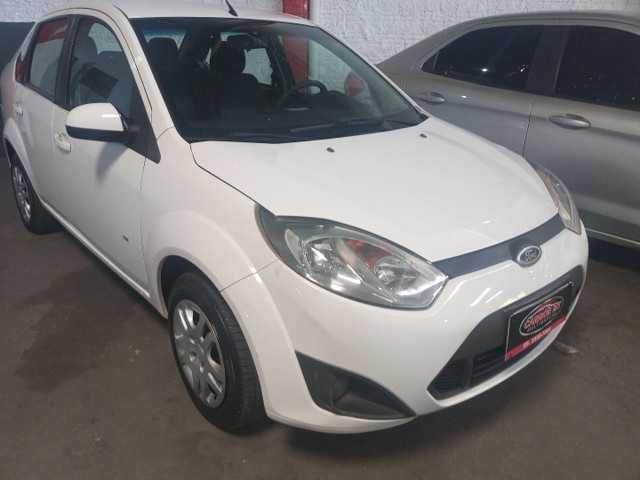 FIESTA SEDAN 8.000
