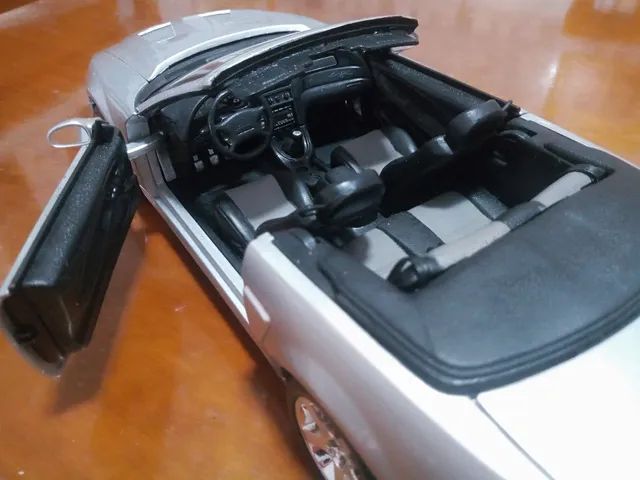 Miniatura Ford Mustang SVT Cobra 2003 Maisto 1/18 - Foto 4