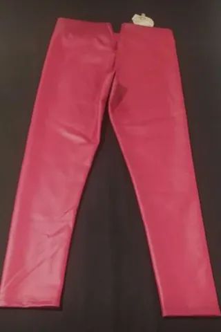 45Calça vermelha imita couro - Foto 2