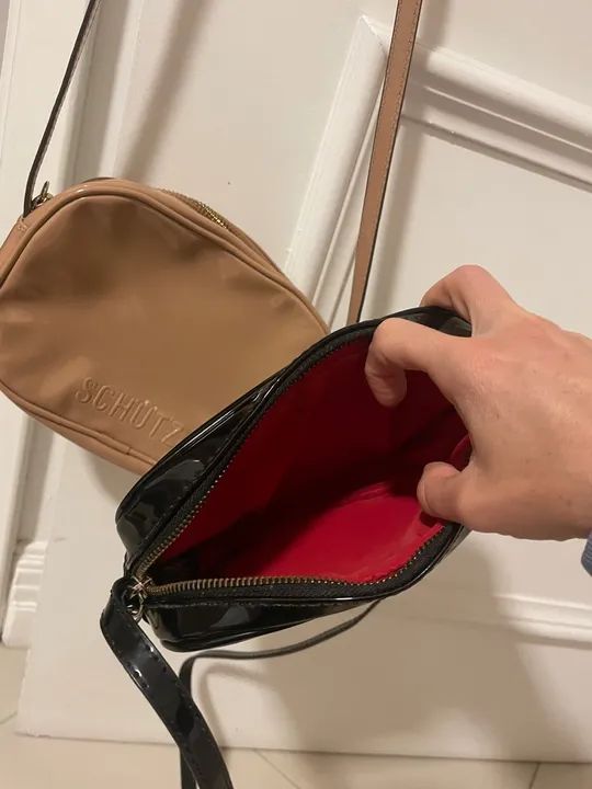 Duas bolsas em verniz da schutz e outra bolsa de outra marca, na cor vinho - Foto 4