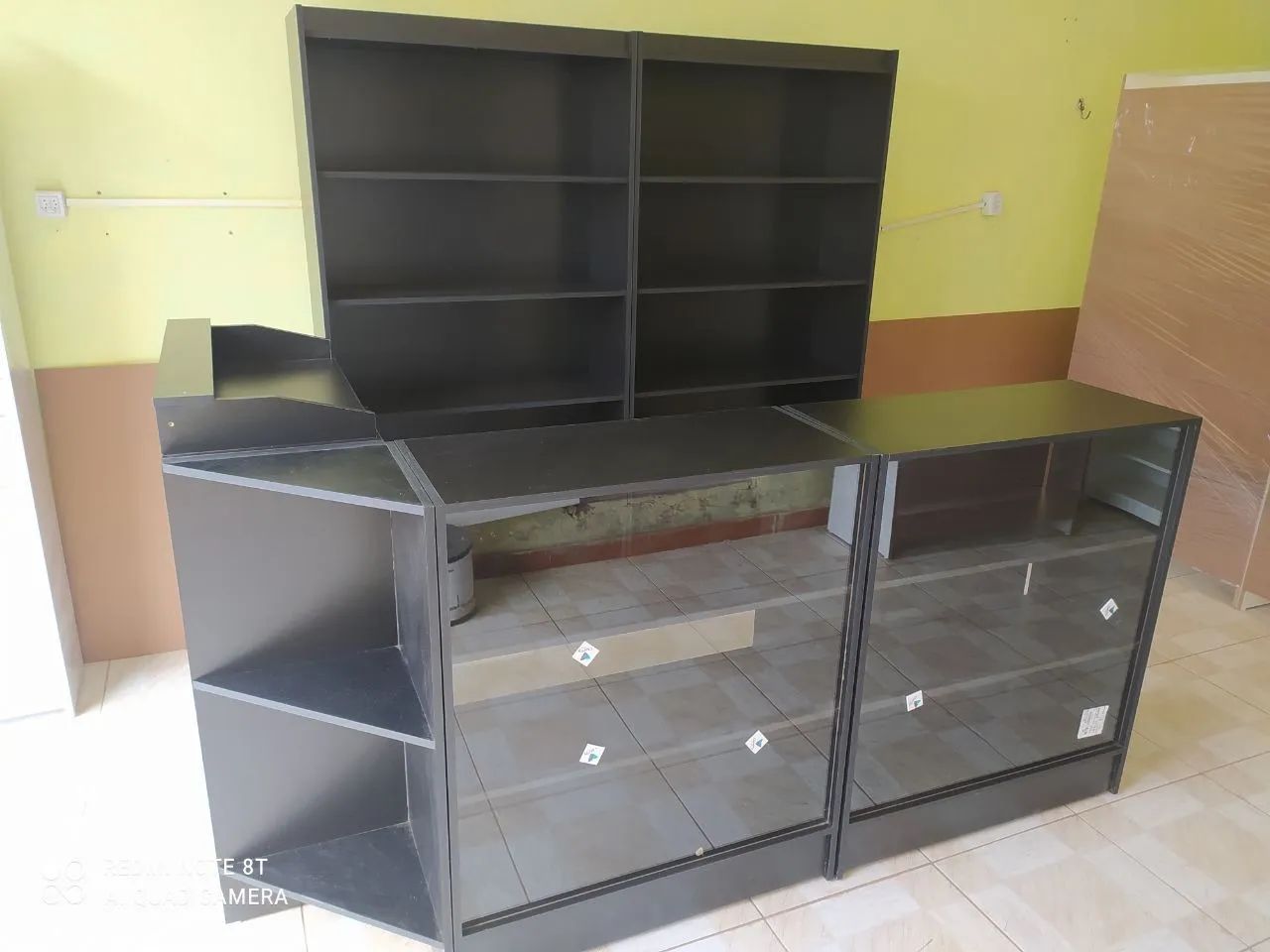 KIT LOJA ADEGA BALCÃO VITRINE CAIXA ESTANTES - NOVO - Foto 2