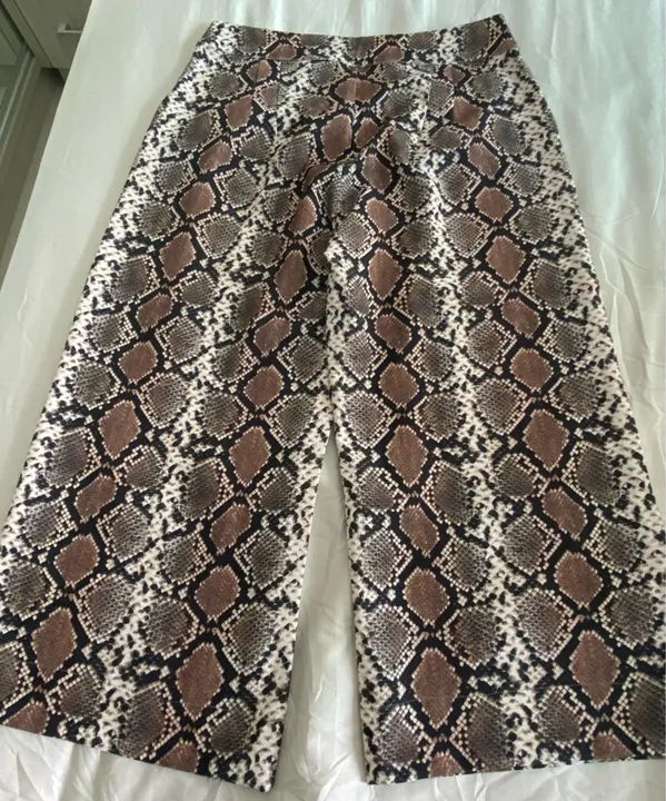 Calça estampada nunca usada - Foto 2