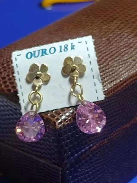 Par Brincos Trevo Ouro 18 Kilates 2.80 Gramas Zircônias 10 mm Todo 23 mm  - Foto 4