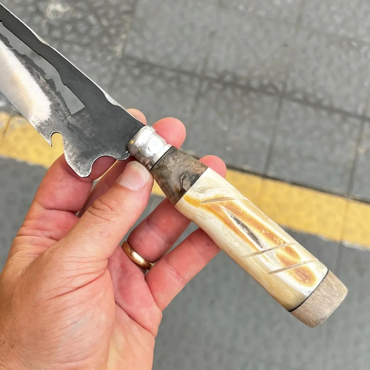 Faca artesanal em aço carbono 1070 cabo de chifre osso e madeira 2 - Foto 4