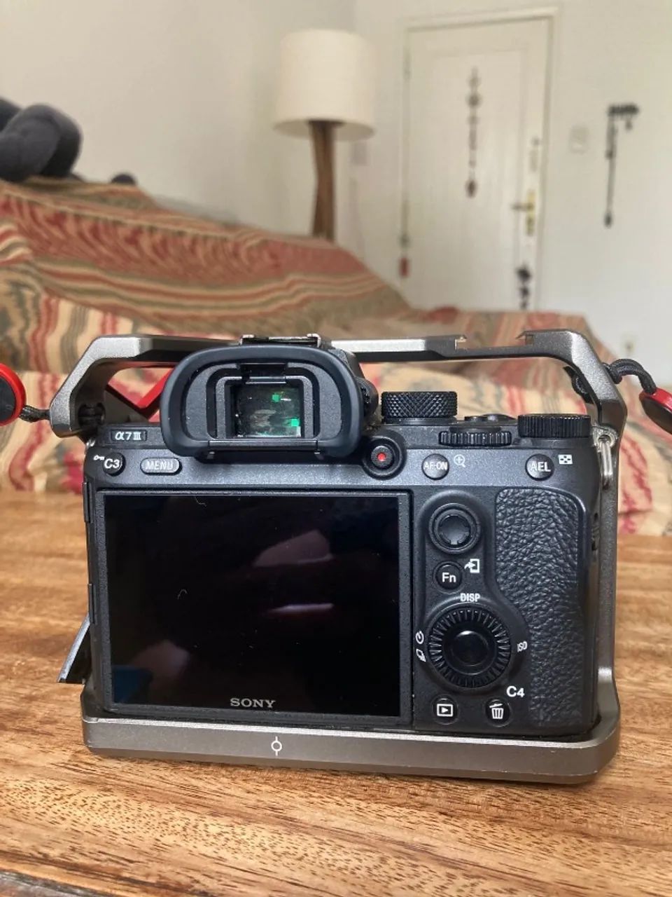 Câmera Full Frame Sony a7III + Cage SmallRig + Bateria Original Sony - Excelente Estado - Foto 2