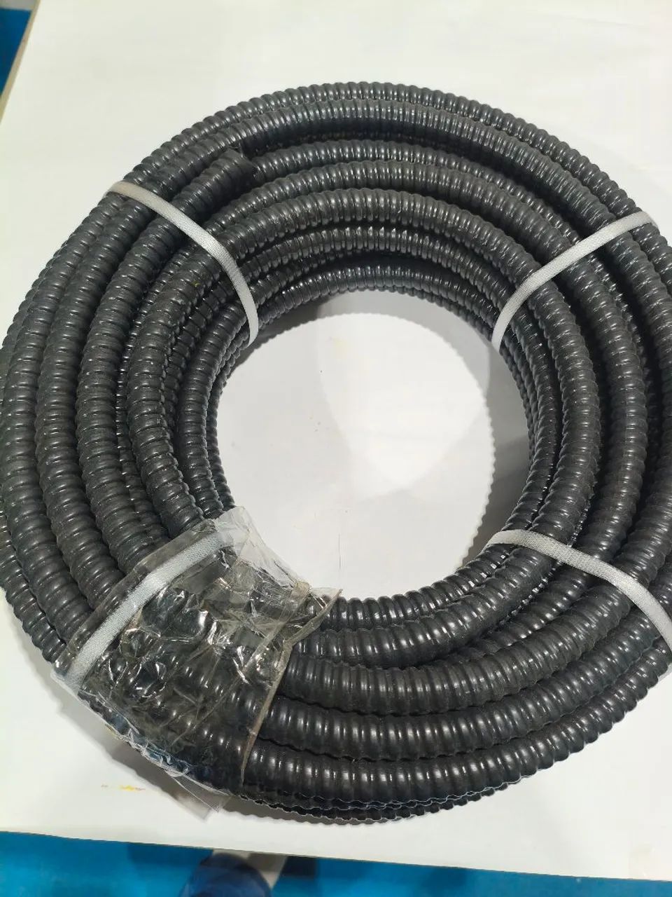 Eletroduto flexível metálico (Sealtubo) c/ capa diâmetro de 3/8" Rolo com 30 metros  - Foto 2