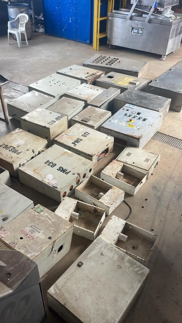 CONJUNTO DE PAINÉIS ELÉTRICOS
