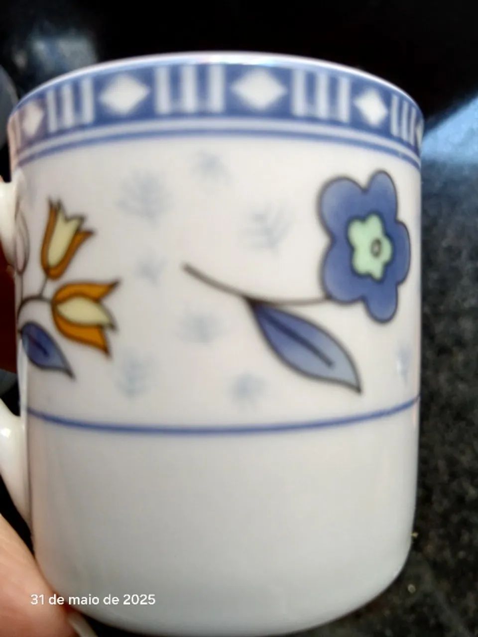 Conjunto de 6 xícaras com píres em porcelana - Foto 4