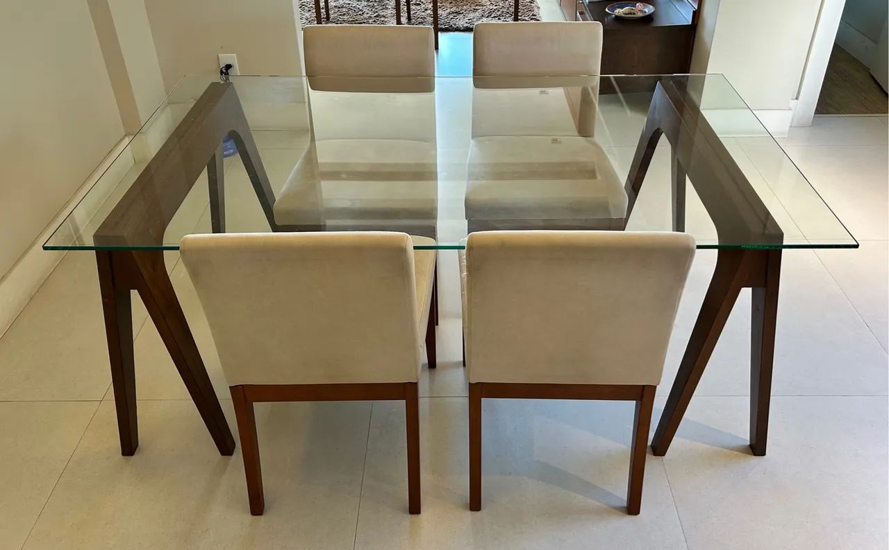 Mesa de Madeira com Tampo de Vidro 6 Lugares + 4 Cadeiras - Foto 3