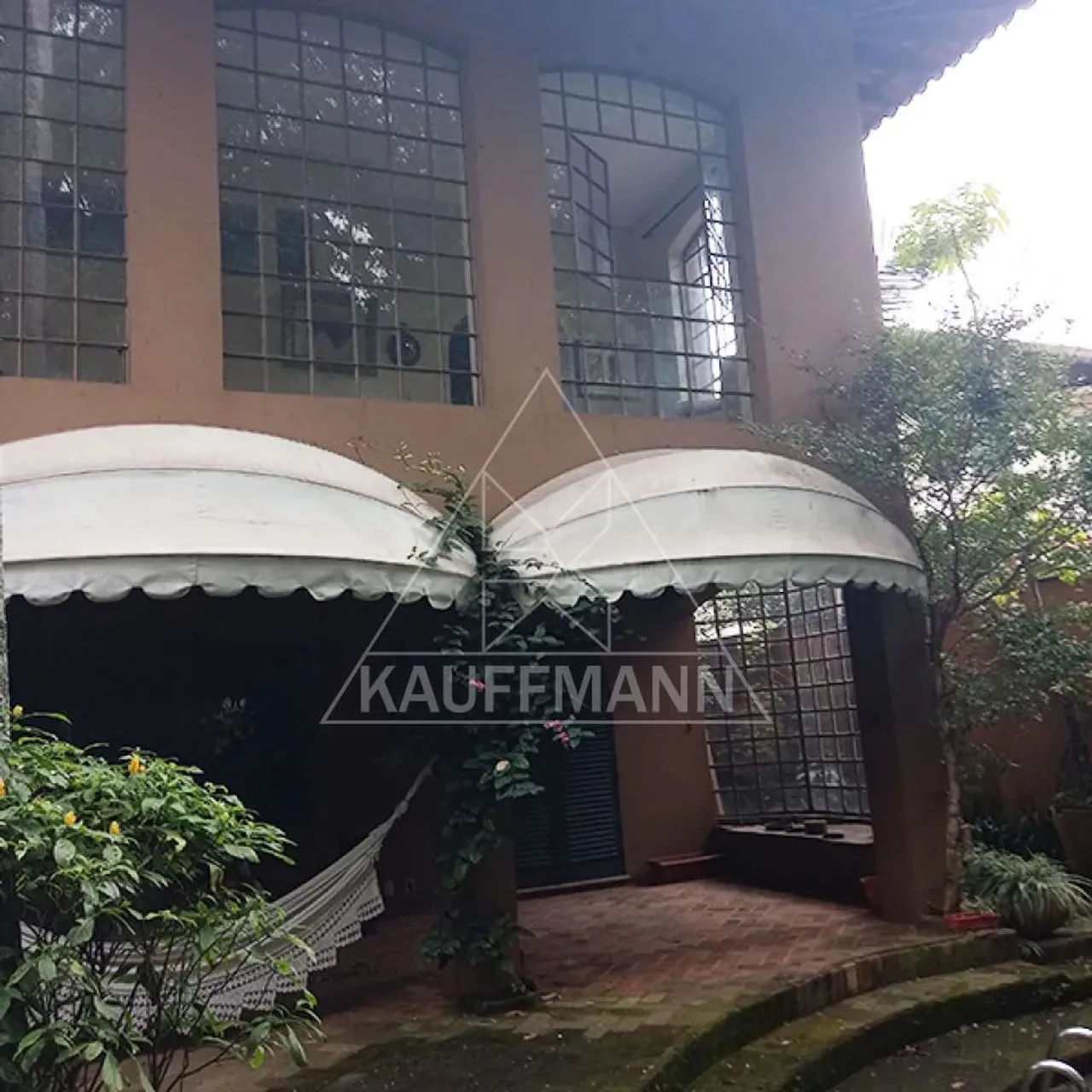 Sobrado à Venda no Jardim América: 3 Dormitórios, 7 Vagas - 500m²