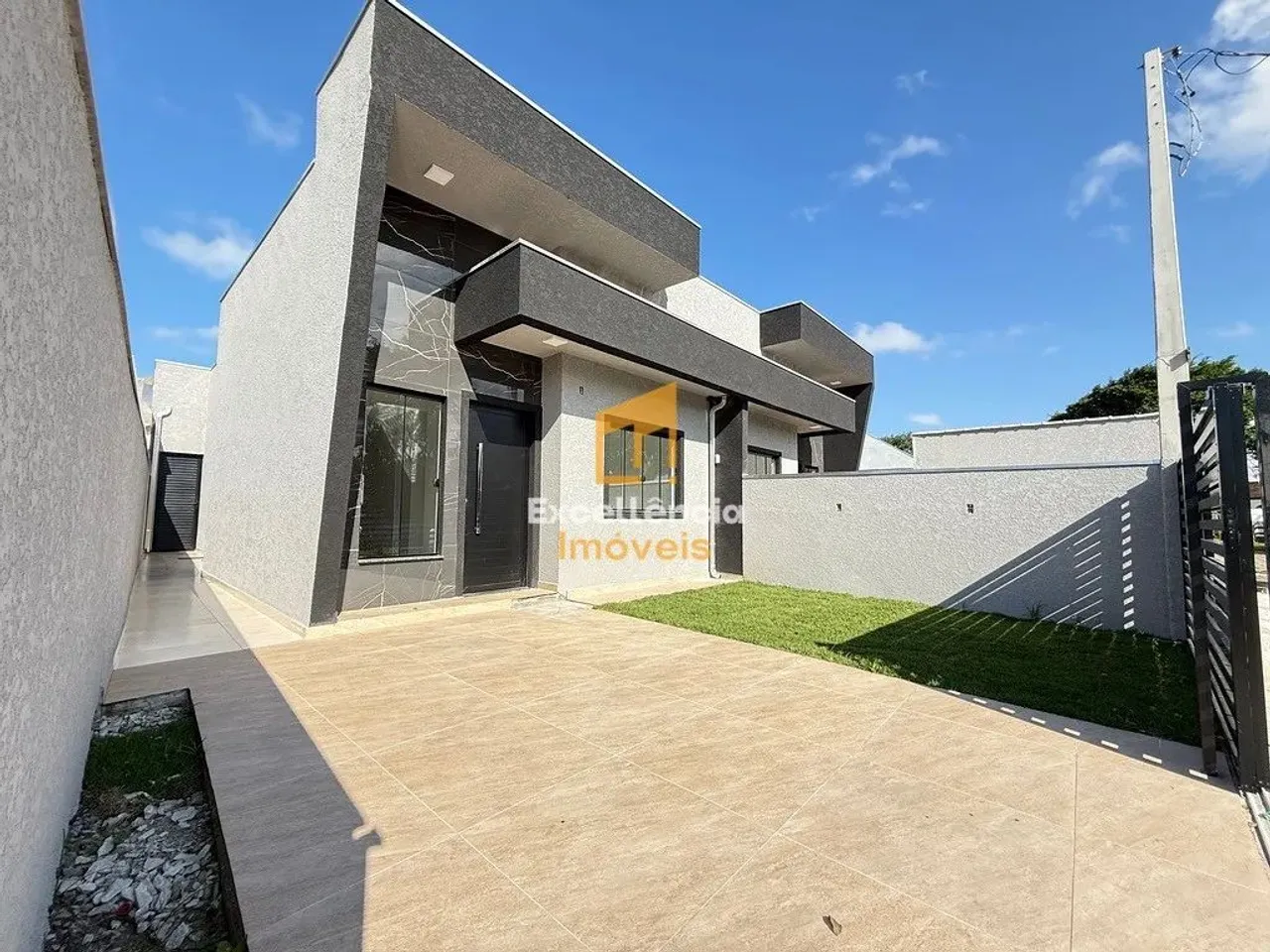 Casa nova na faixa do mar de Canoas