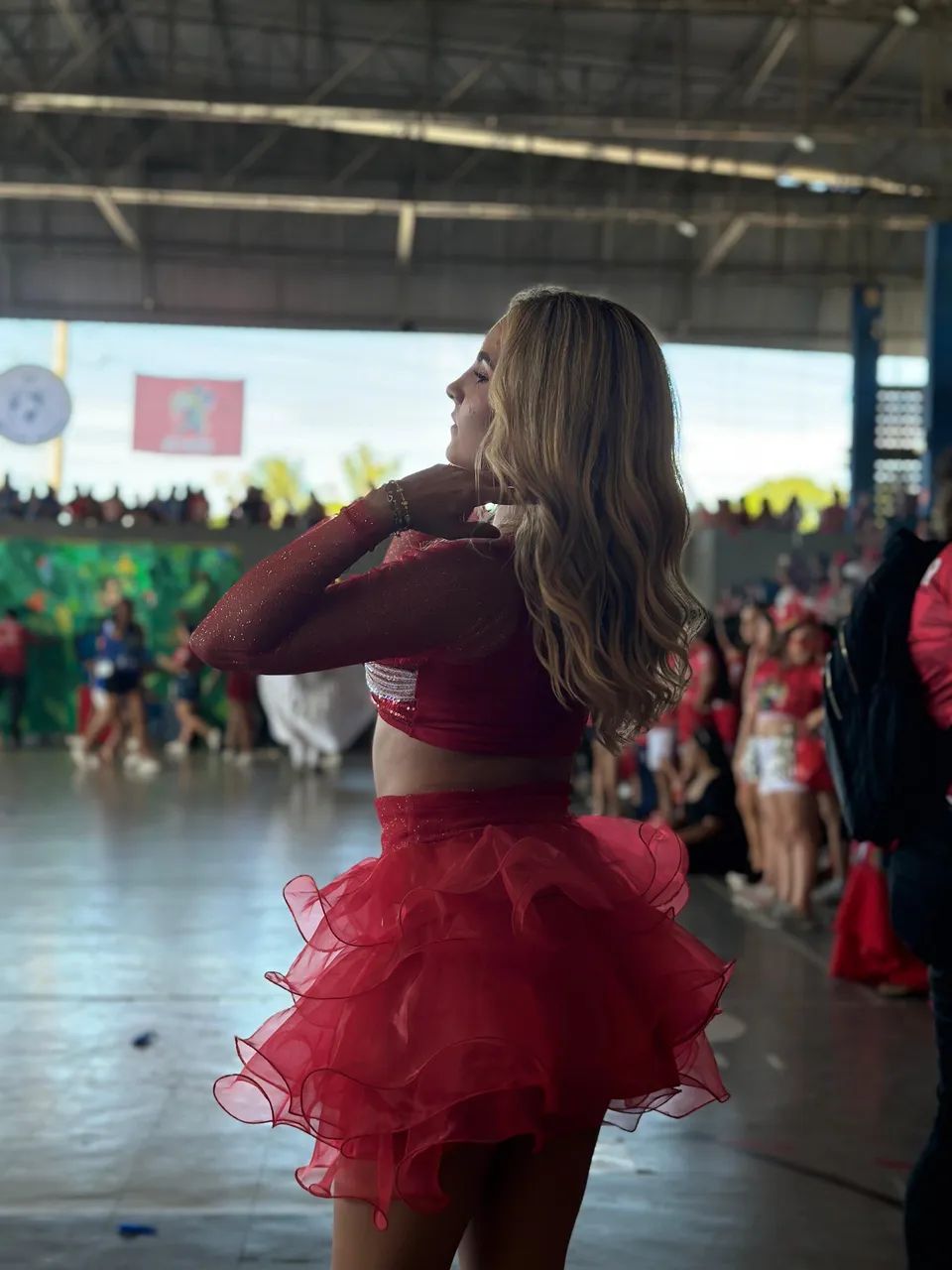 Fantasia, saia brilhosa e blusa - Foto 2