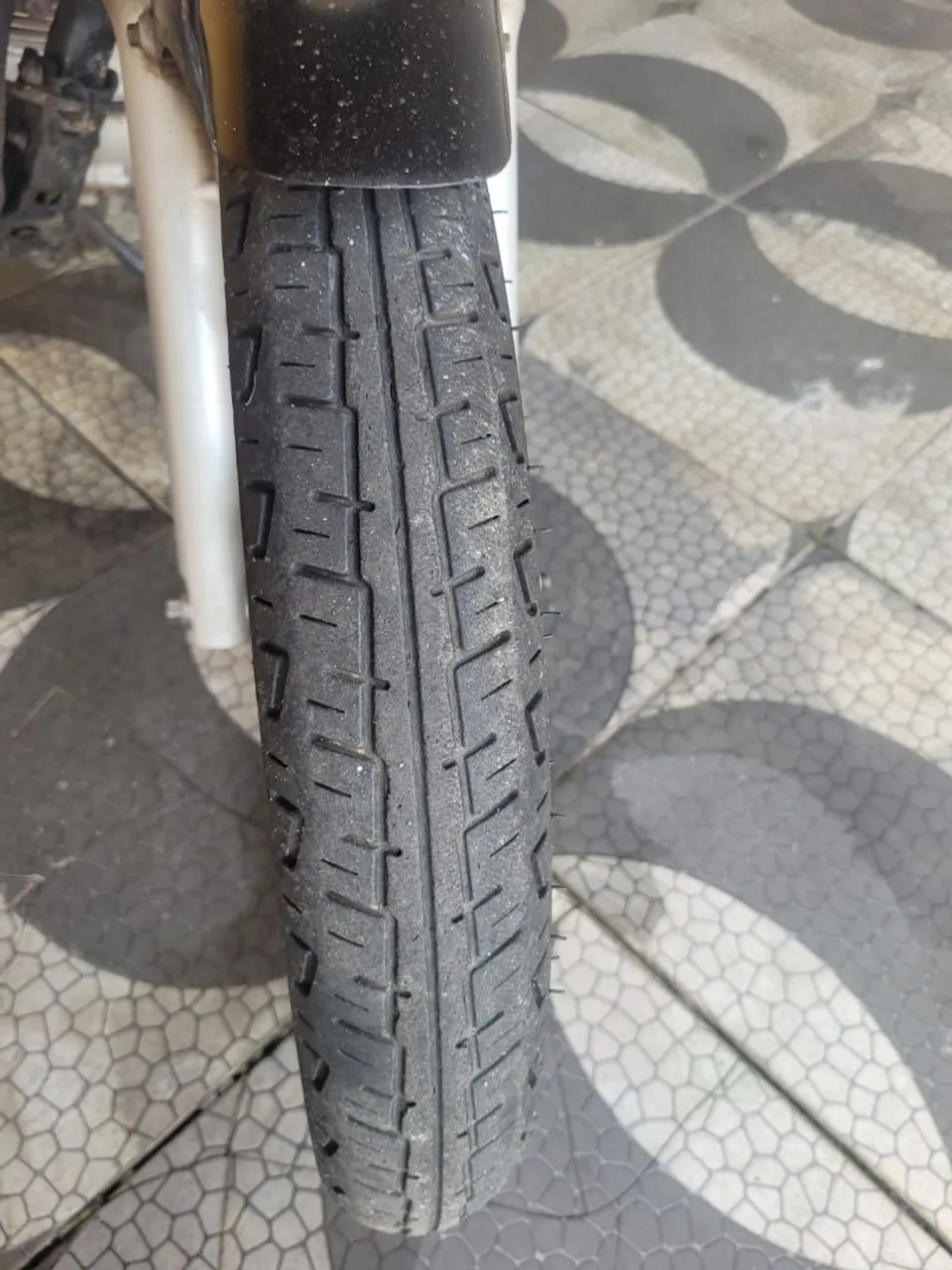 Par de rodado de ferro com pneus novos