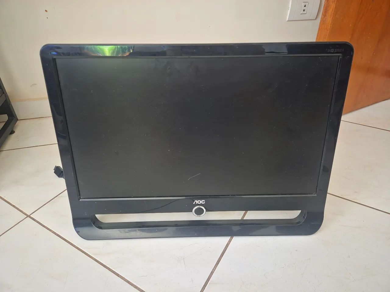 Monitor AOC LCD 21,5/ F22 Widescreen - Bom estado