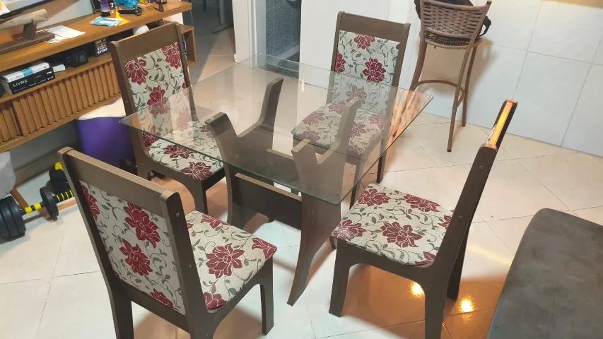 Mesa de jantar de vidro com 4 cadeiras - Foto 5