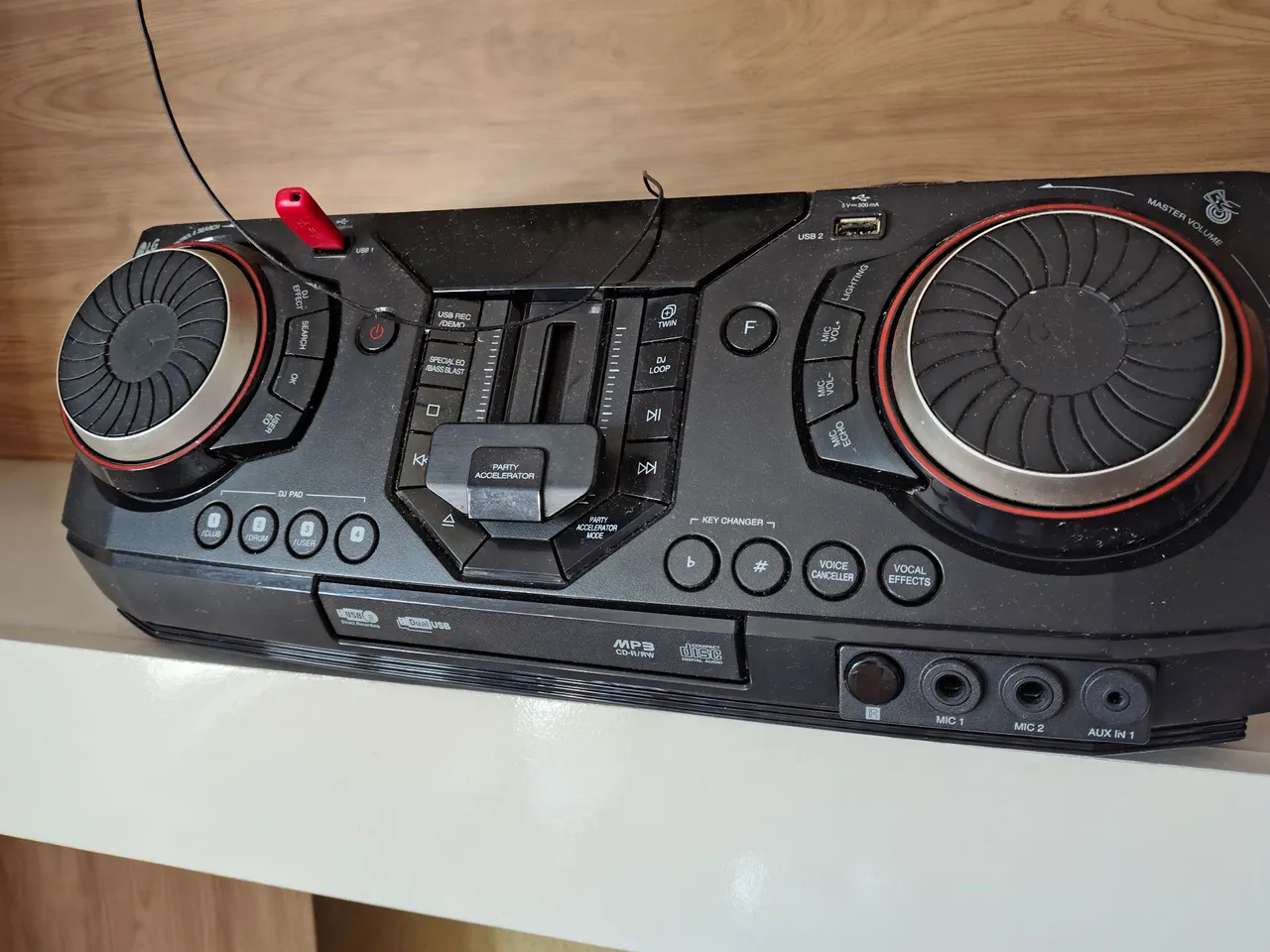 Aparelho de Som LG com DJ e Party Accelerator