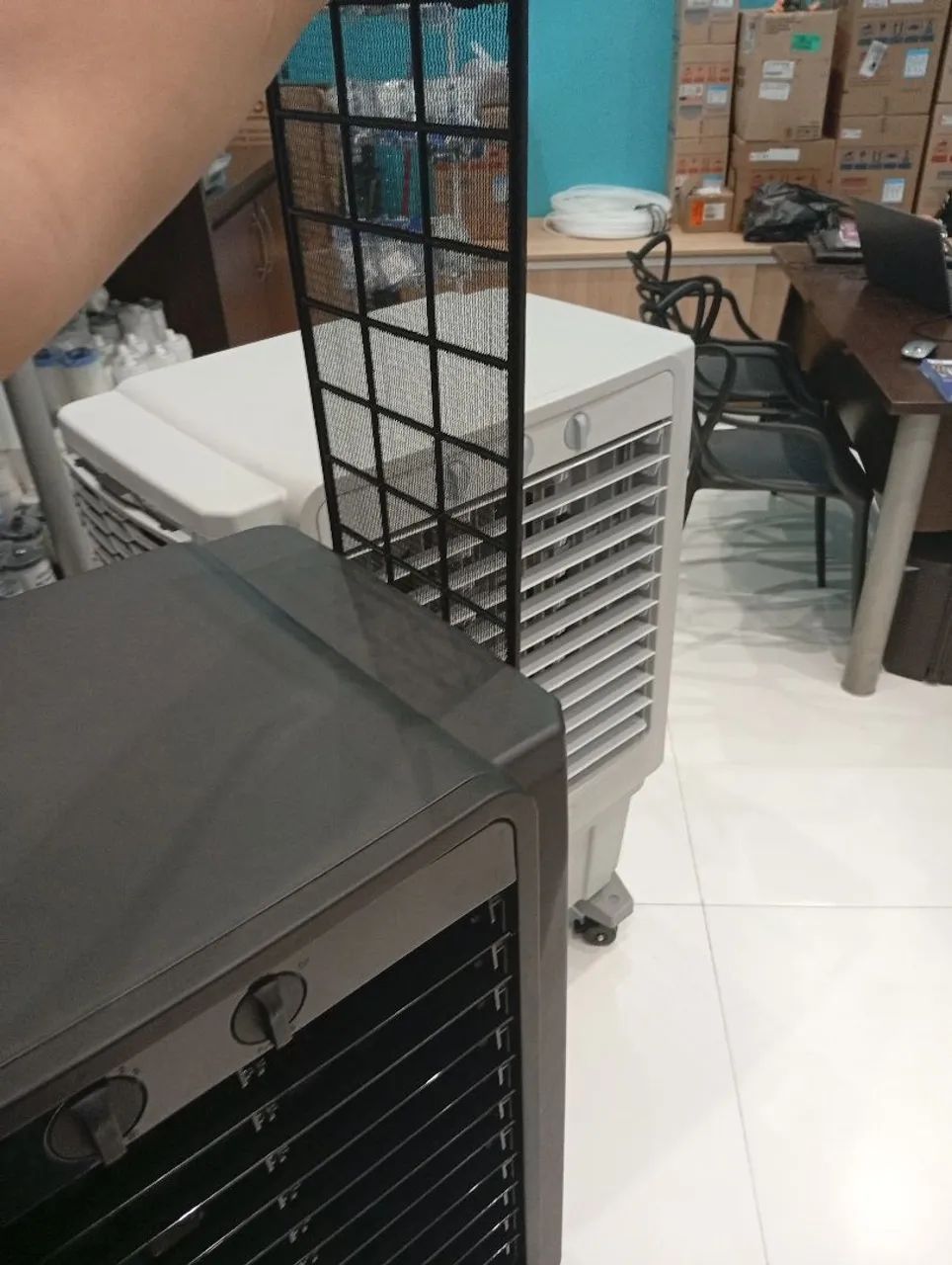 Promoção Climatizador de Ar Poloclima 45 litros com grades de proteção de colmeia  - Foto 4