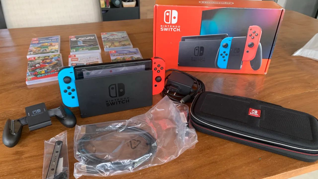 Nintendo Switch na caixa com 6 jogos e mais online - Consoles de