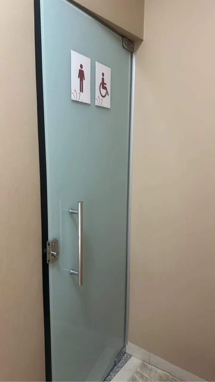 Porta de Vidro para Banheiro e Porta de Madeira para Salas