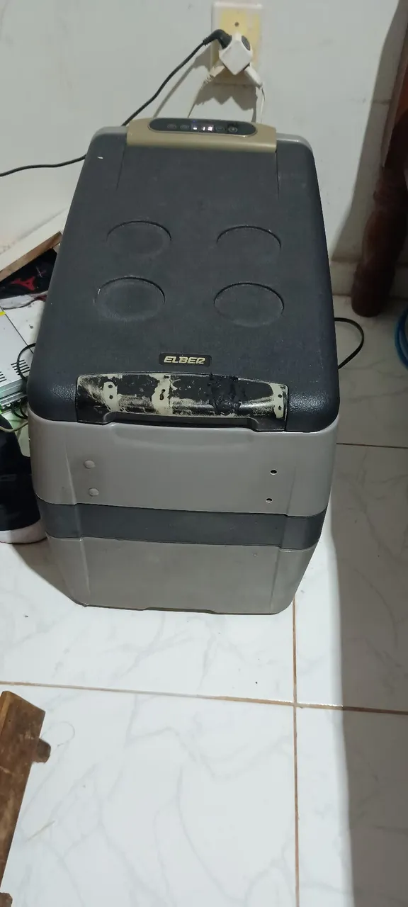 Geladeira portátil Elber 12 volts 24 e 110 e 220 volts