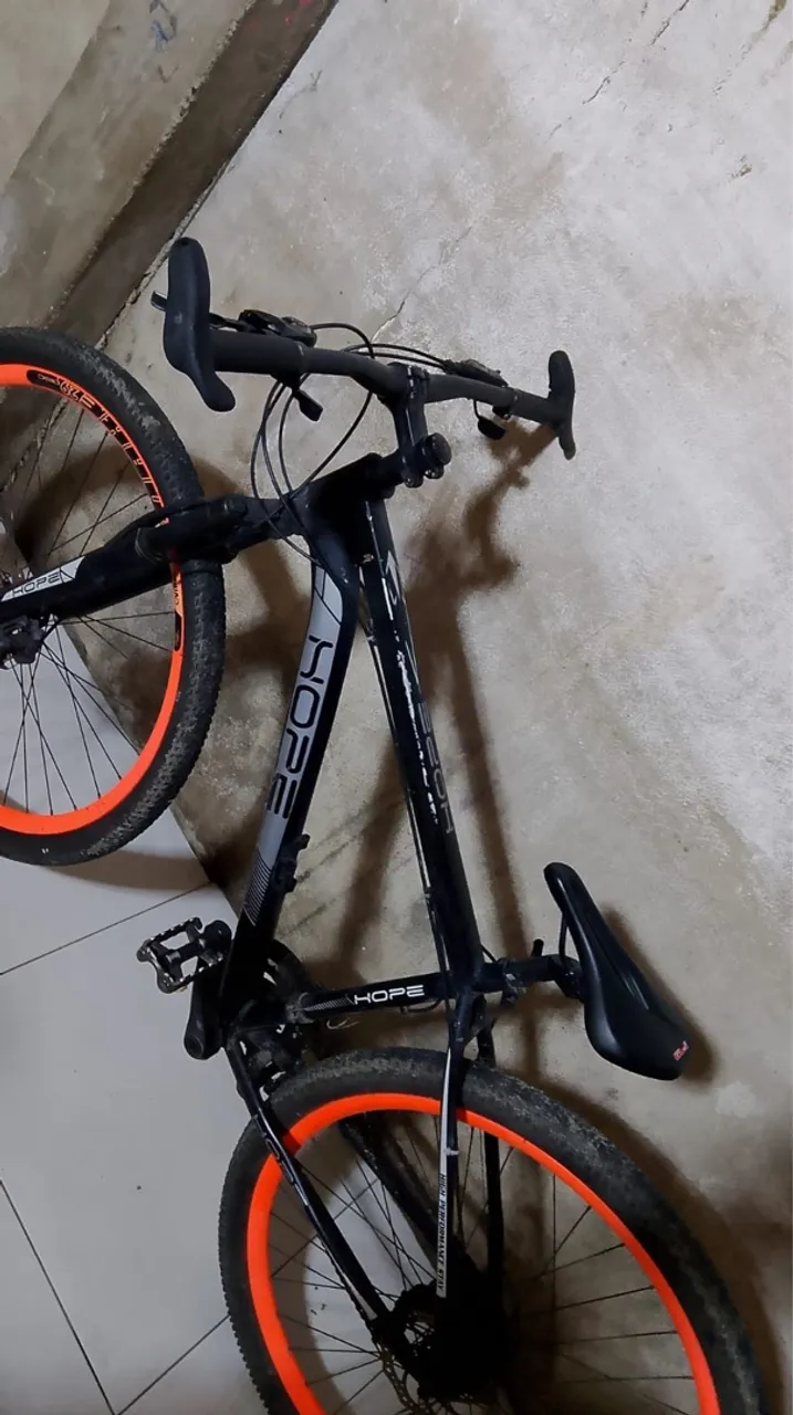 Aro de bicicleta HOPE com detalhes em laranja
