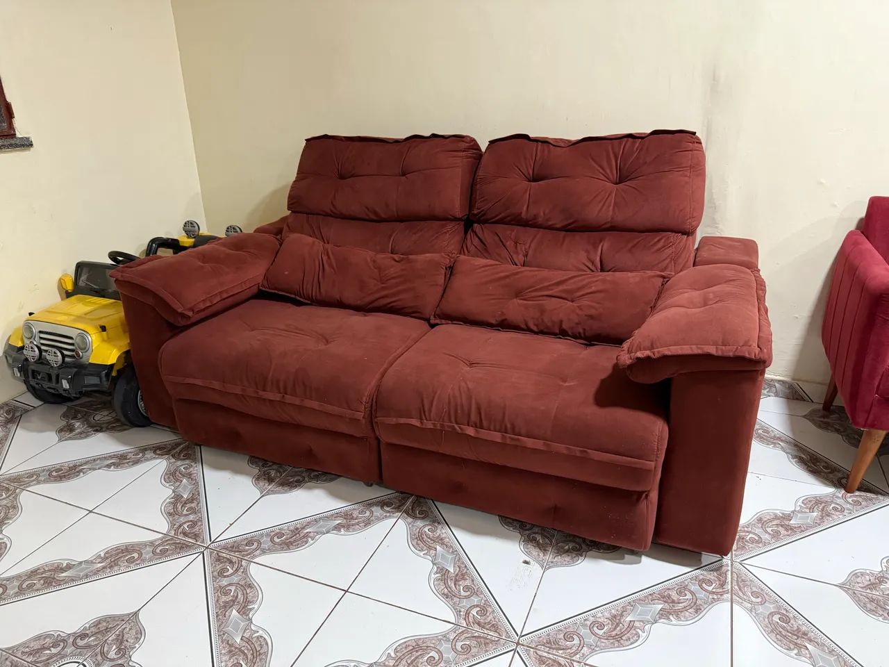 Three-seat sofa64385922338689120