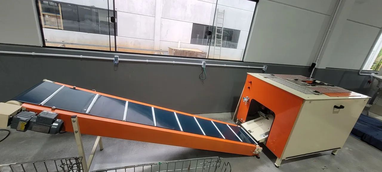 Vendo maquina de dobrar e embalar camisas  - Foto 3