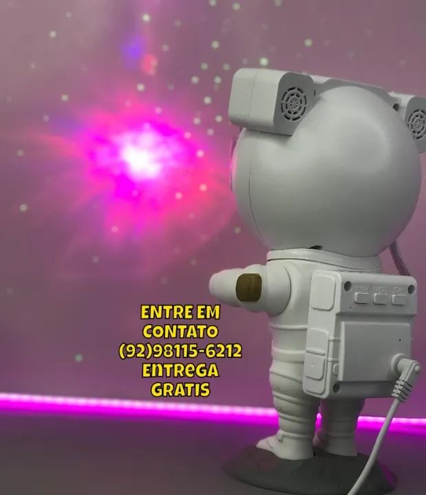 Projetor de luz de galáxia em forma de astronauta