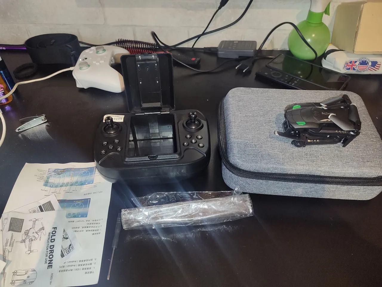Drone dobrável com controle remoto (não sei a marca)