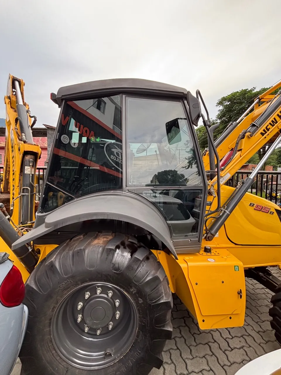 Retro Escavadeira New Holland 2023