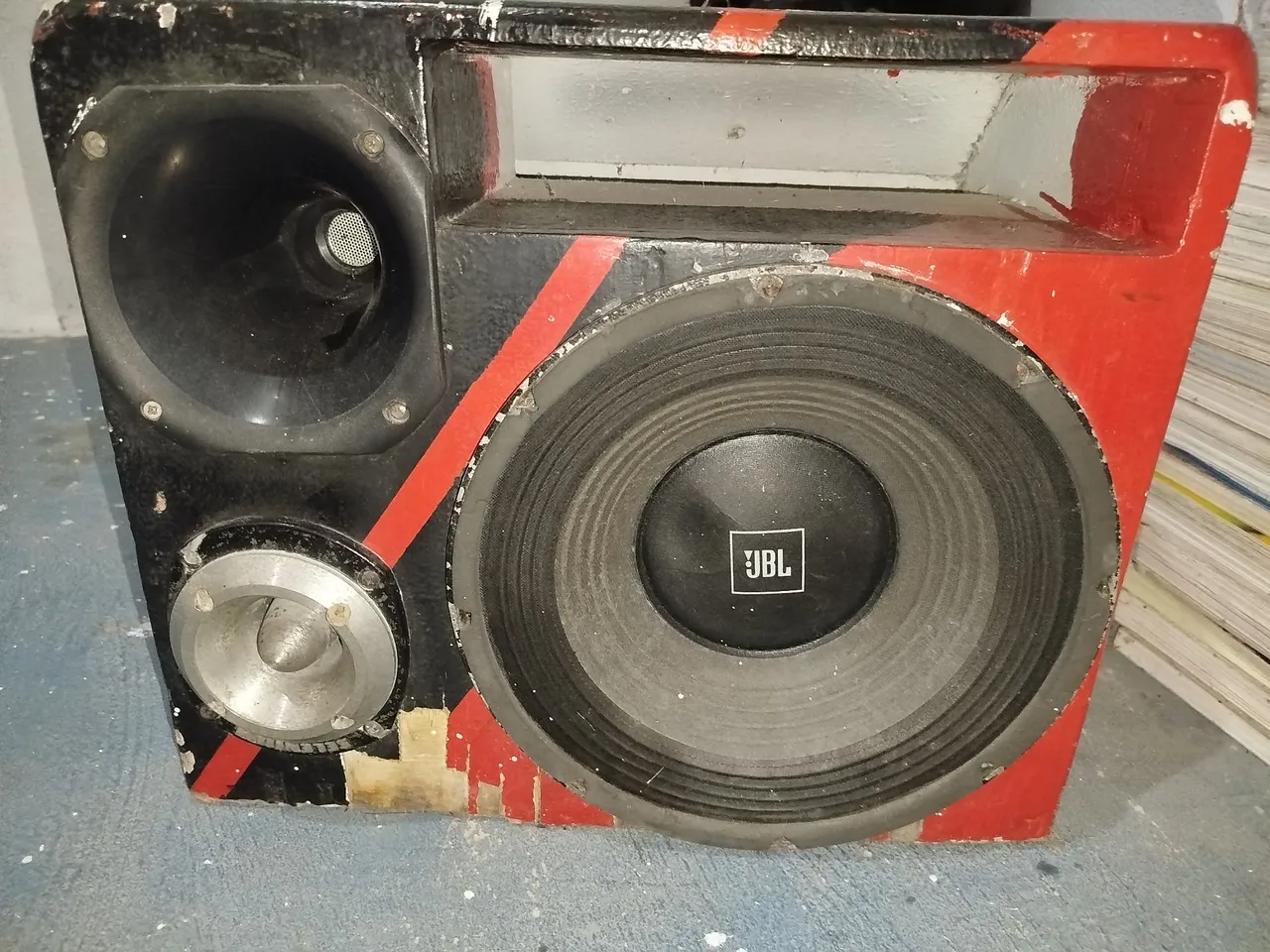 Caixa de som auto motivo com auto falante JBL