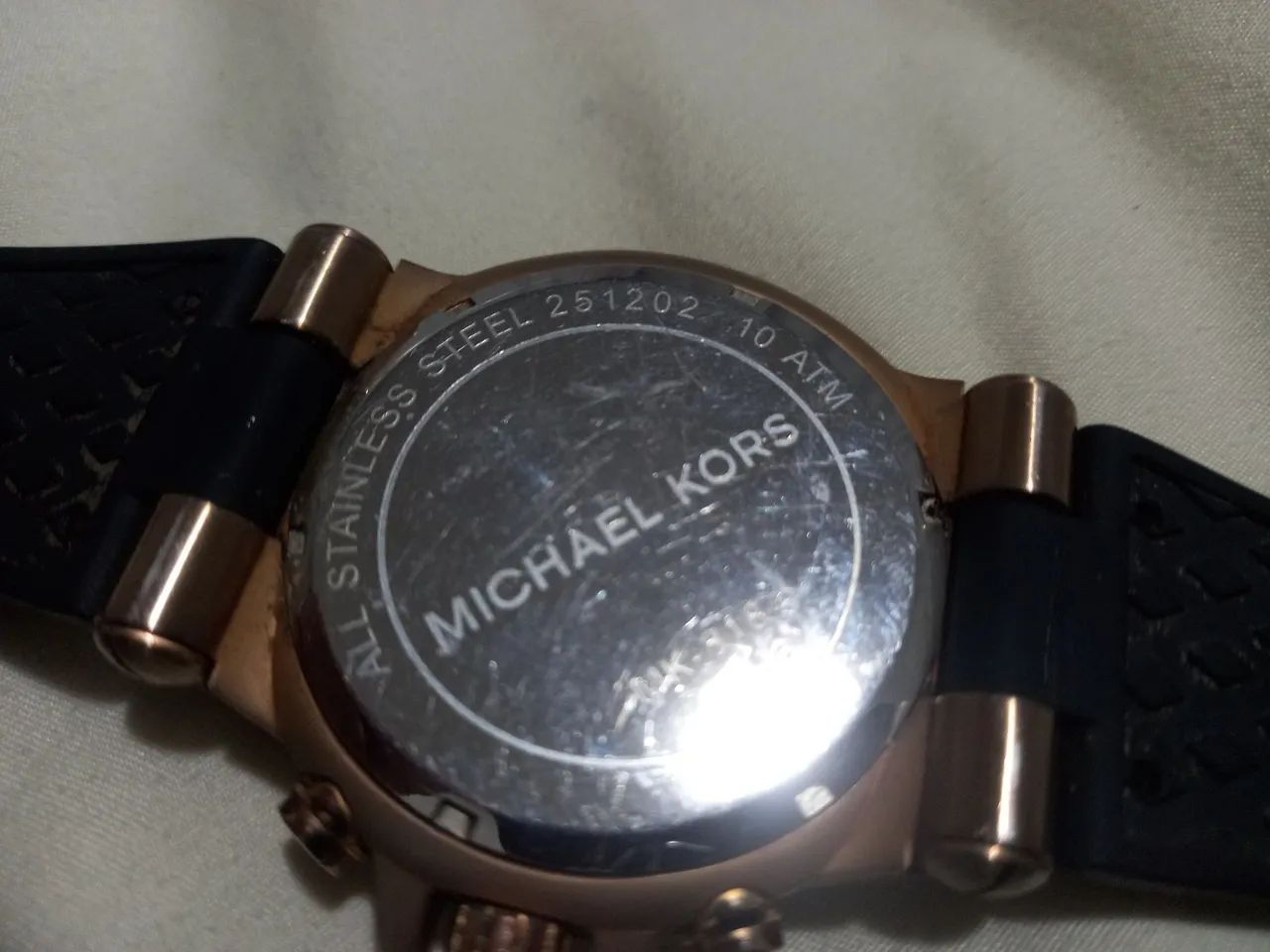 Relógio de pulso Michael Kors modelo Mk 8184 com defeito  - Foto 2
