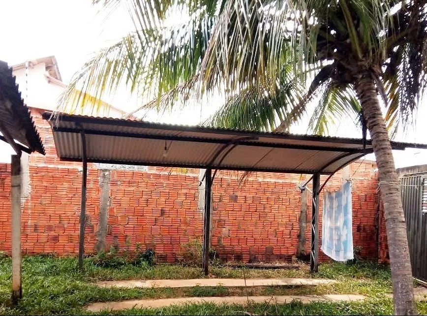 Cobertura de garagem em estrutura metálica