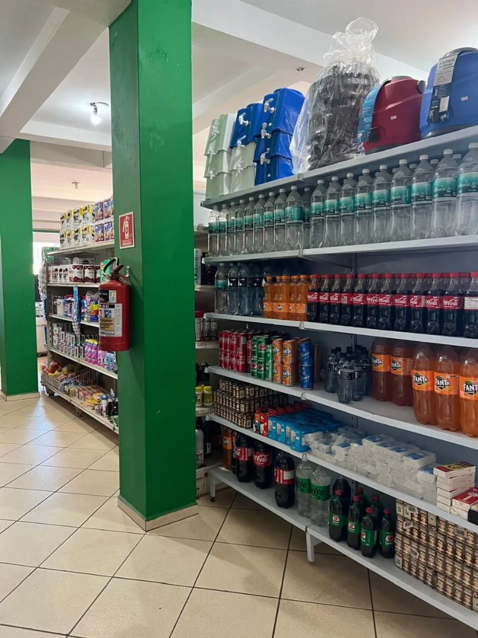 Mercado e utilidades uns dos melhores pontos da cidade , semáforo , chegada da cidade !
