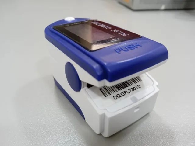 Oxímetro de pulso Monserrat em Plástico Azul 8 cm x 10 cm x 4 cm - Foto 4