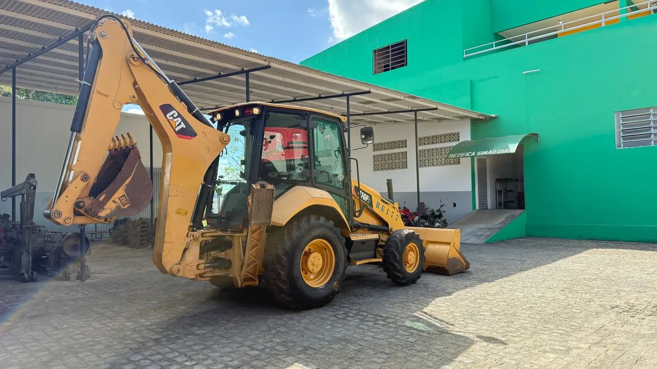 RETROESCAVADEIRA CAT 416F2