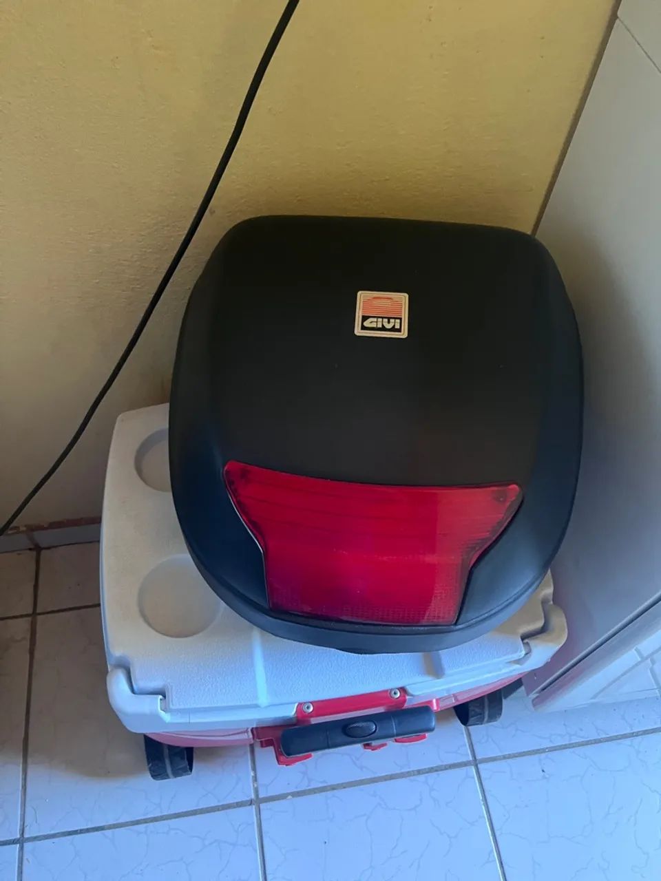 Baú pra moto giver 