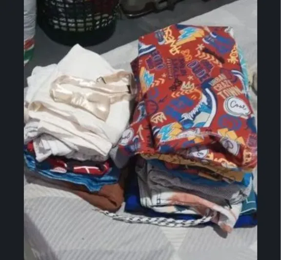 Lotes de roupas variadas