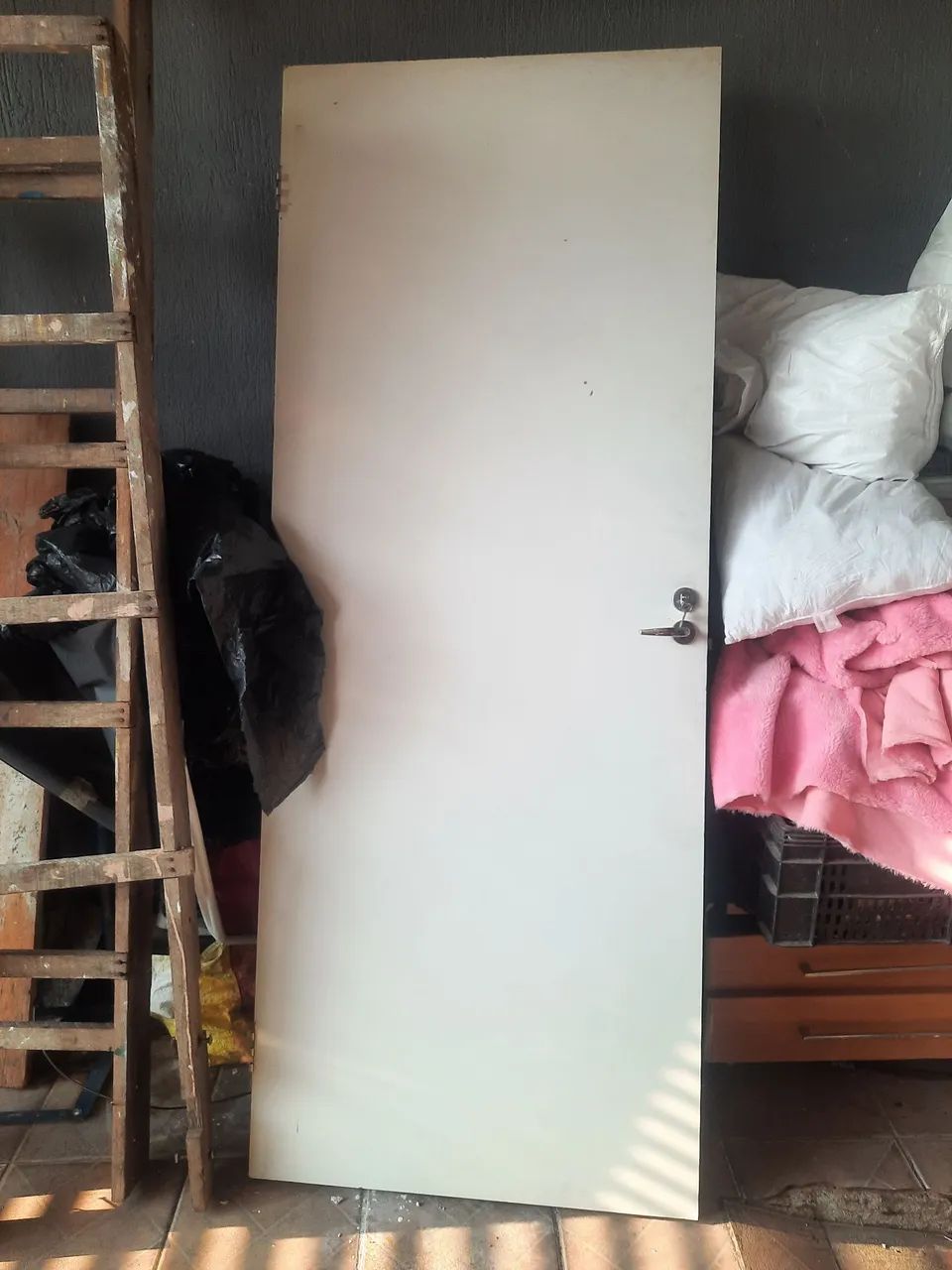 Porta dr madeira com.fechadura e chave - Foto 2