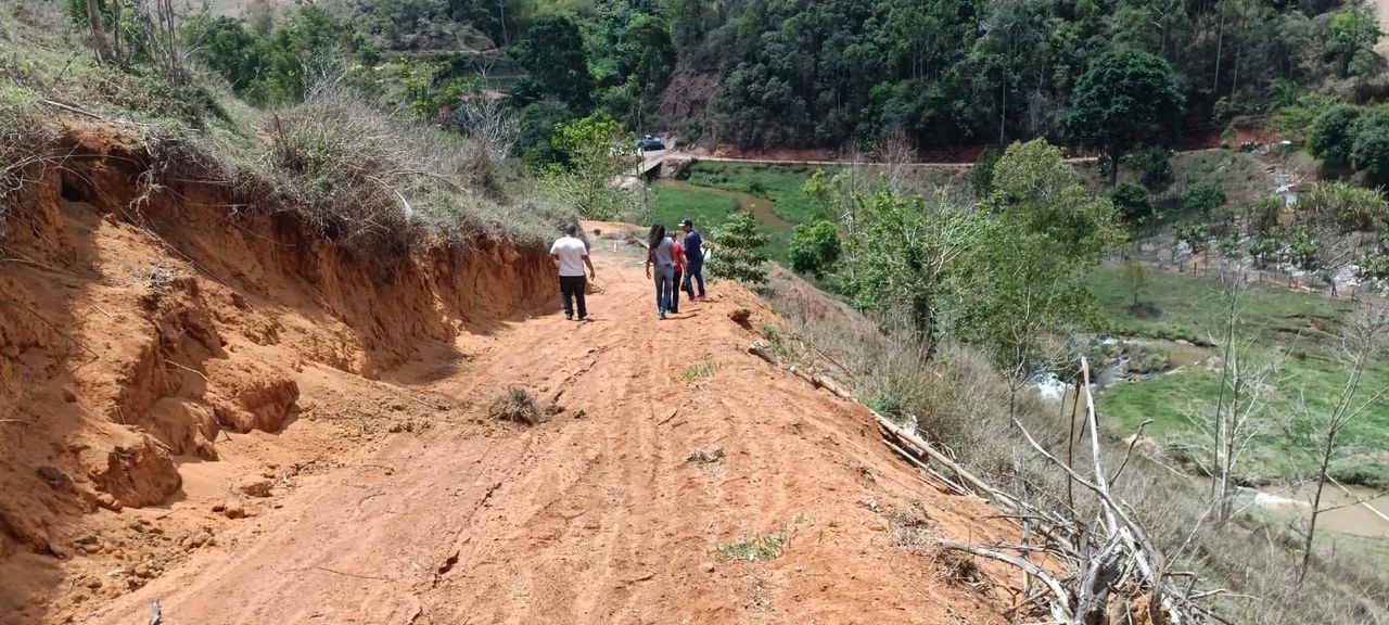 Sitio sem rio sem casa sem borrachudo, 3.700 com vista pra cachoeira parcelo troco leia  - Foto 4